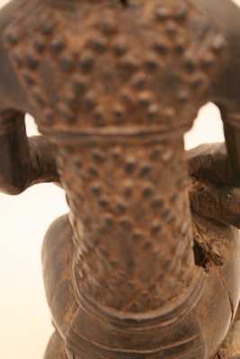 kongo(maternité), d`afrique : Rép.démoncratique du Congo., statuette kongo(maternité), masque ancien africain kongo(maternité), art du Rép.démoncratique du Congo. - Art Africain, collection privées Belgique. Statue africaine de la tribu des kongo(maternité), provenant du Rép.démoncratique du Congo., 1277/5007.Maternité pfemba région du Bas-Kongo.Avec sa coiffure en forme de mitre, mode répendue chez les hommes et femmes du Mayombe,elle constitue avec ses scarifications et la boucle d